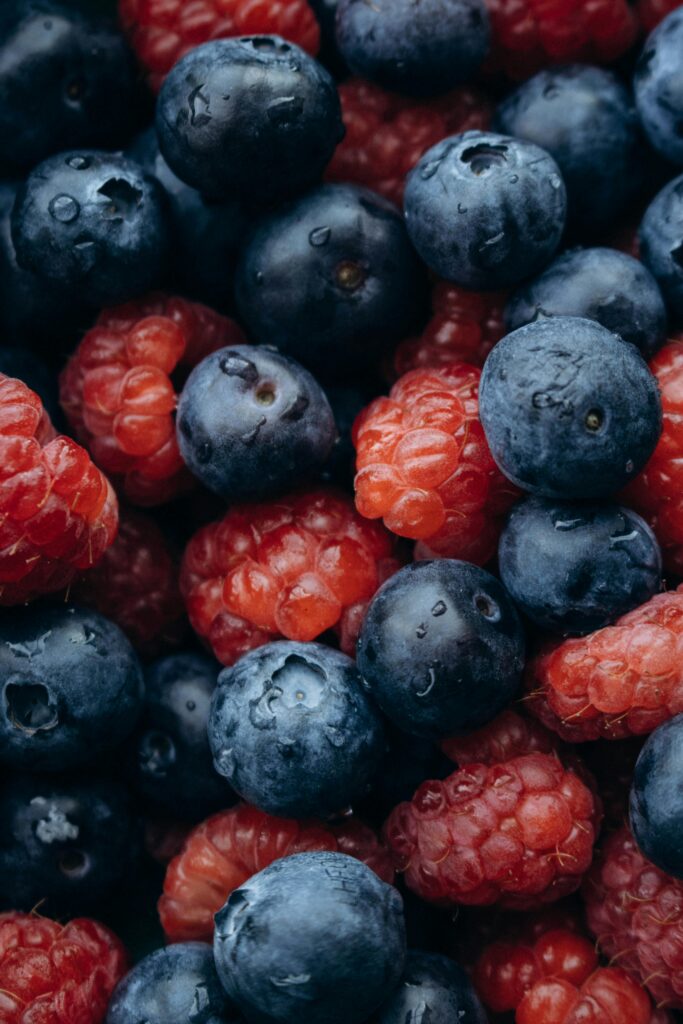Blueberries and other berries rich in antioxidants that improve vision and eye circulation