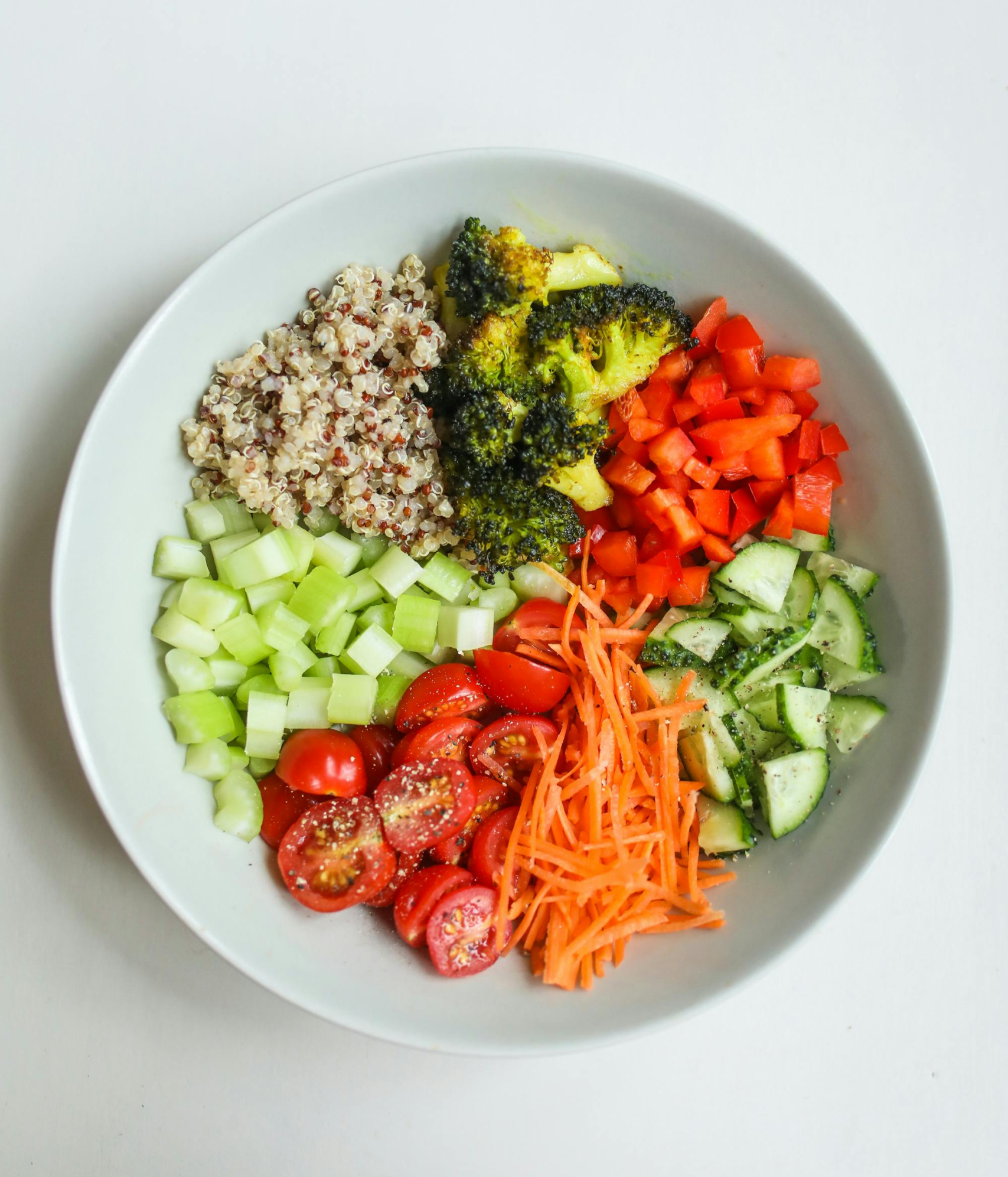 Best nutrition for healthy eyes including leafy greens, berries, and salmon