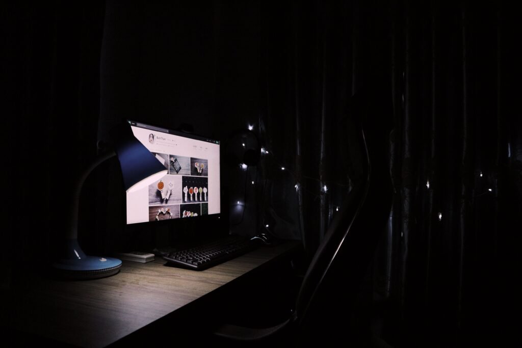 Flicker effect and glare on a computer monitor causing digital eye strain