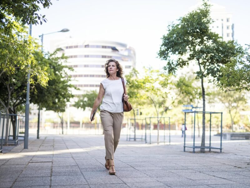 Oscillopsia and bouncing vision when walking outdoors