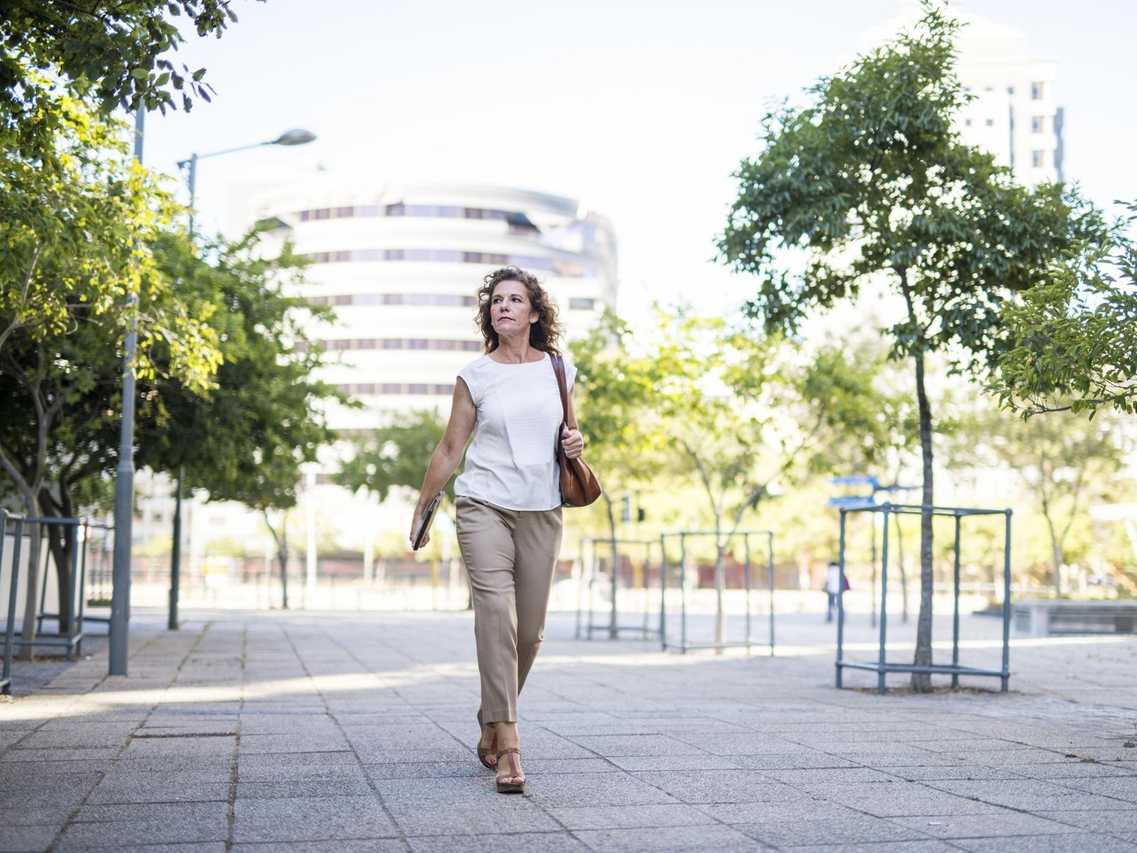 Oscillopsia and bouncing vision when walking outdoors